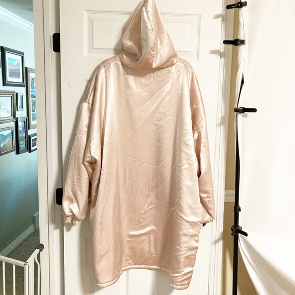 Kitsch Glazey Satin Oversized Hoodie Blush One Size Fits Most - Picture 3 of 10